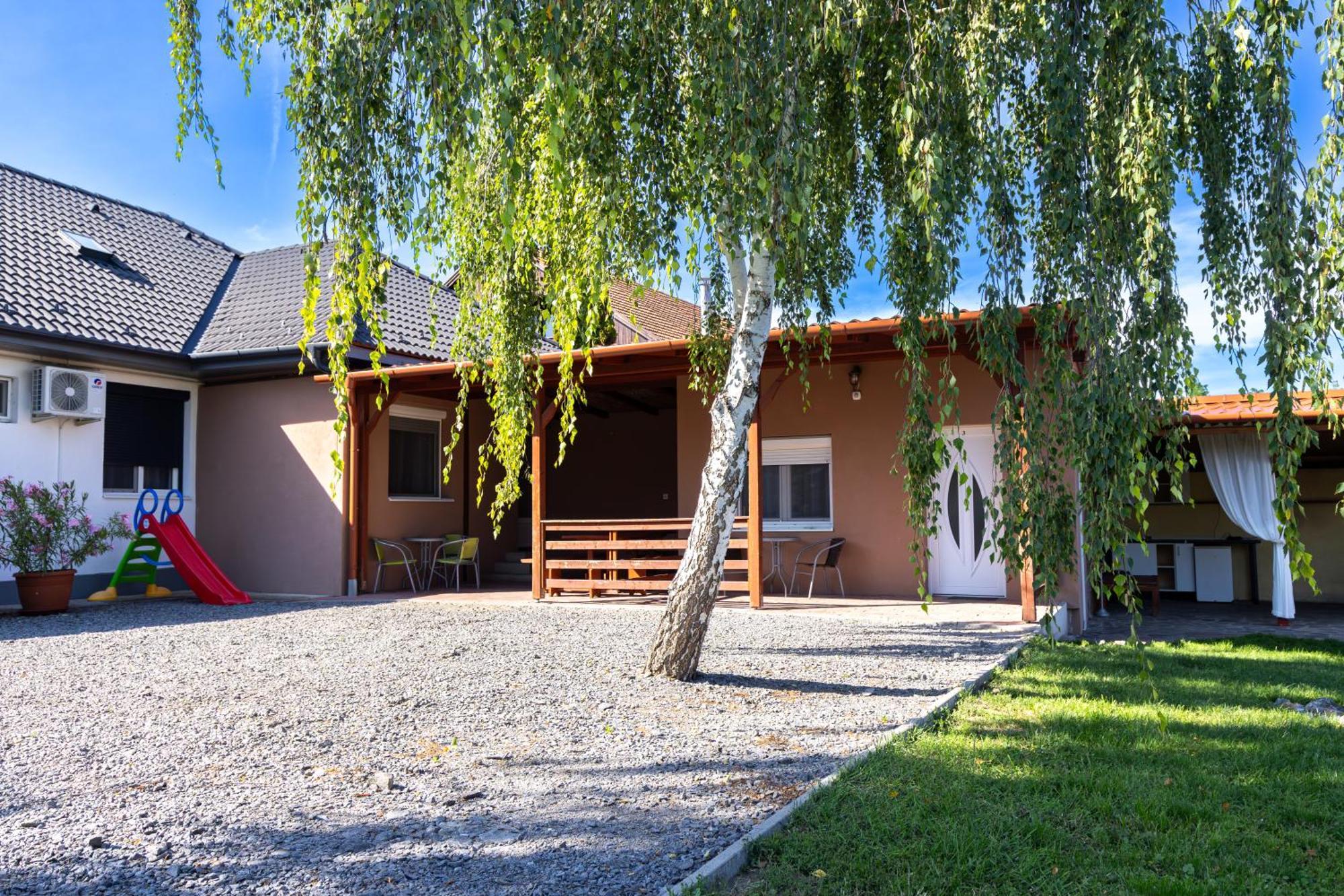 Kincso Vendeghaz Apartment Sarospatak Exterior photo